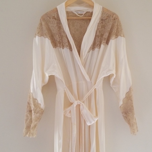 Victoria's Secret Other - VINTAGE VICTORIA'S SECRET 100% Silk and Lace Robe